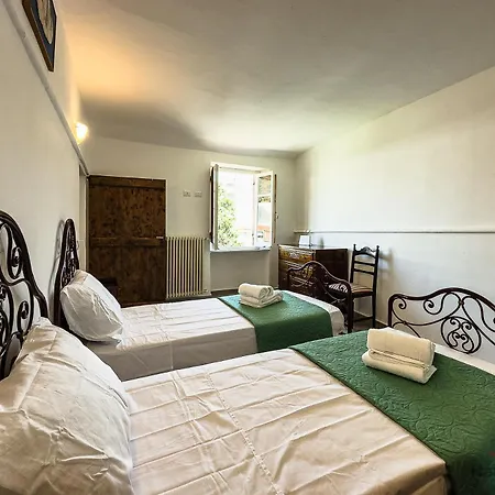 Private Garden Retreat - Free Park - 900m Albissola Marina