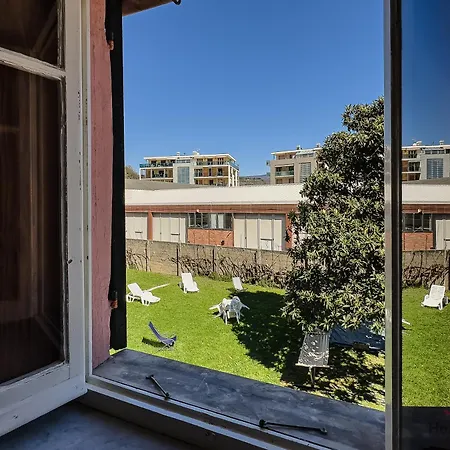 Private Garden Retreat - Free Park - 900m Apartment *